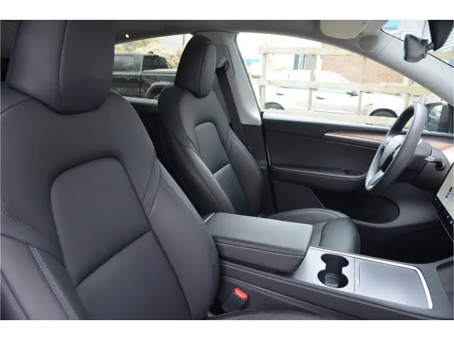 Tesla Model Y Long Range AWD 75 kWh Trekhaak, AutoPilot 3.0 Ryzen