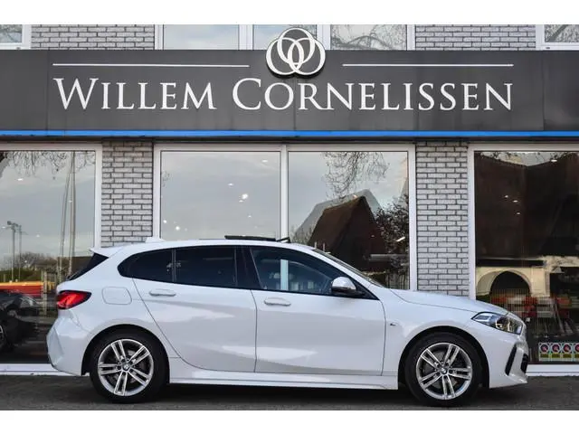 BMW 1-serie 118i M-Sport Pano HiFi Stoelverwarming Sfeer Navi