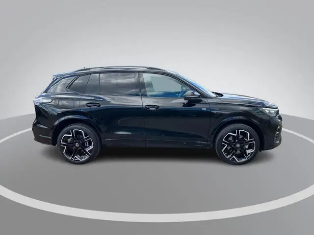 Volkswagen Tiguan 1.5eHybrid 200kW/272PK R-Line Black Style DSG · Panoramadak · Leder · Trekhaak · H...