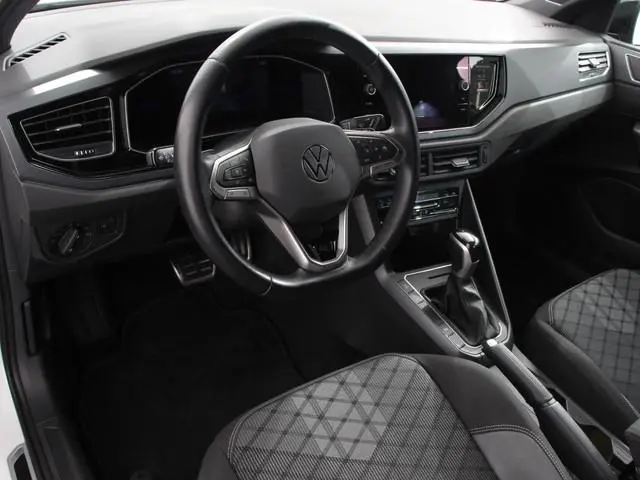 Volkswagen Polo 1.0 TSI R-Line DSG Navigatie App Connect Climate Control DAB LED Parkeer sensoren Cr...