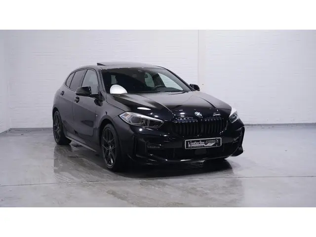 BMW 1-serie 118i M Sport NAP Panodak Camera PDC v+a Apple Carplay/Android auto