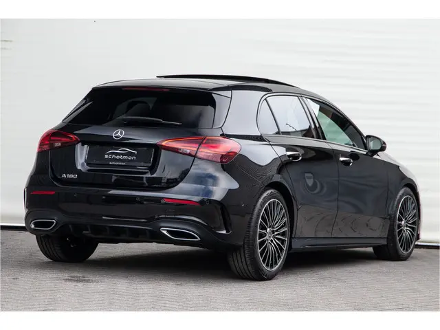 Mercedes-Benz A-klasse 180 AMG Nightpakket, Pano, Widescreen, Sfeerverlichting 19"