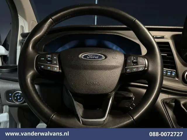 Ford Transit Custom 2.0 TDCI 131pk L2H1 Euro6 Airco | Apple Carplay | Stoelverwarming | LED | Cruise...