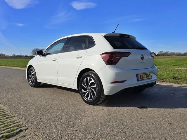 Volkswagen Polo 1.0 TSI Life Edition - 95 Pk - Euro 6 - AUTOMAAT - ParkeerCamera - AppleCarplay Andr...