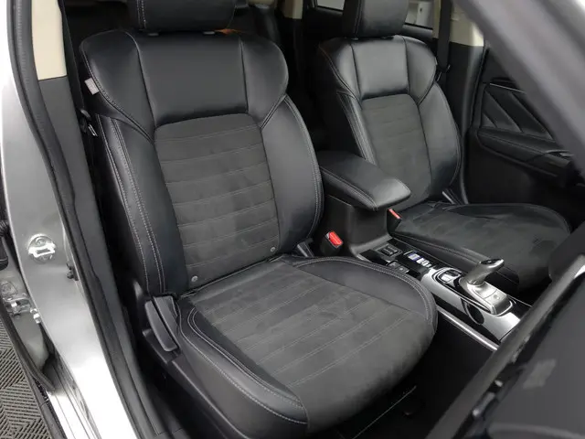 Mitsubishi Outlander 2.4 PHEV Sport Blackpack Aut- Xenon Led, Stoelverwarming, Sport Leder Interieur...