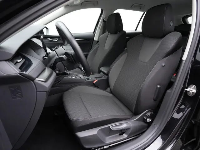 Skoda Octavia Combi 1.4 TSI iV 204 pk PHEV Business Edition | Trekhaak | Adaptive Cruise | Navigatie...