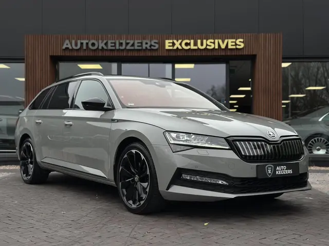 Skoda Superb Combi 1.4 TSI iV Sportline Business Panoramadak Adapt. Cruise LED Standkachel Trekhaak...