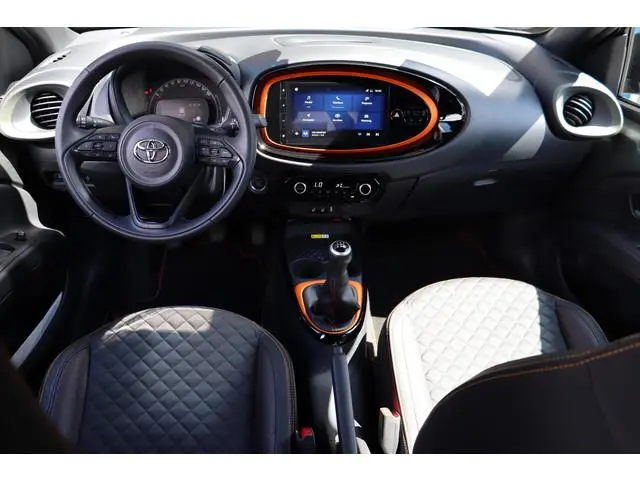 Toyota Aygo X 1.0 VVT-i Limited, Parkeersensoren, Winterbanden, Stoelverwarming