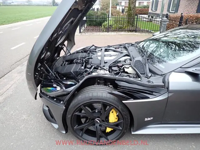 Aston Martin DBS