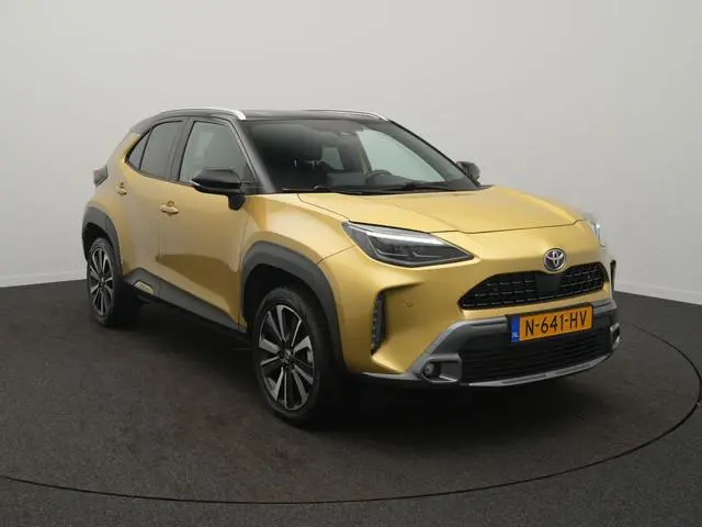 Toyota Yaris Cross 1.5 Hybrid Launch Edition - RIJKLAARPRIJS - All Seasonbanden - Achteruitrijcamera...