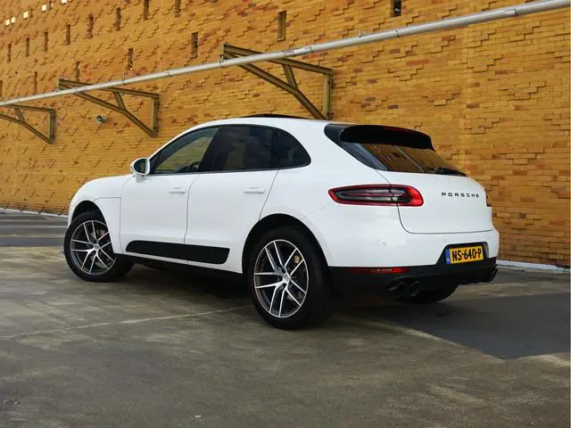 Porsche Macan 2.0 T Sport Chrono l Luchtvering l Bose l CarPlay l Pano l Camera