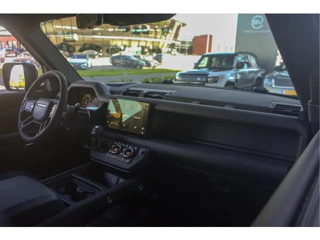 Land Rover Defender 5.0 P525 90 V8 | British Racing Green | Grijs kenteken | Koelvak | Elektrische t...
