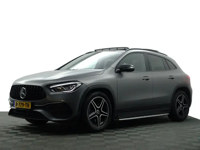 Mercedes-Benz GLA-klasse 200 AMG Night Edition Aut- Designo Mountaingrijs Magno, Panoramadak, Carbon...