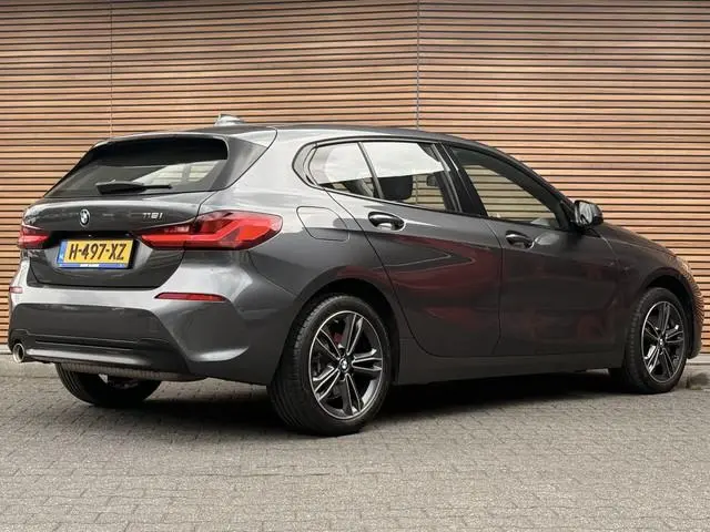 BMW 1-serie 118i Executive Edition Navi / Carplay / Lm Velgen / Sportstoelen