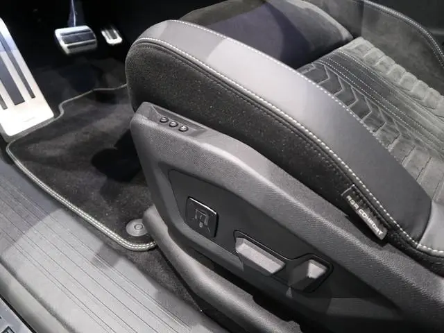 Peugeot e-5008