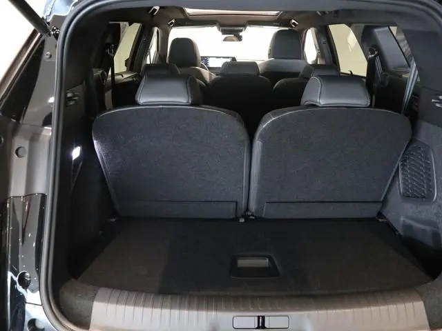 Peugeot e-5008