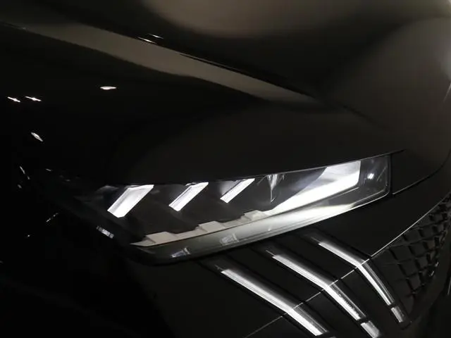 Peugeot e-5008