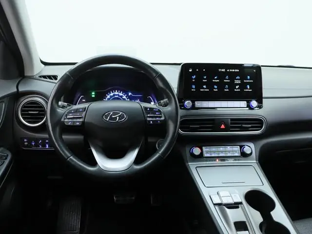 Hyundai Kona EV Premium 64 kWh | Afn. Fietsendragerhaak | Stoelverwarming | Navigatie |