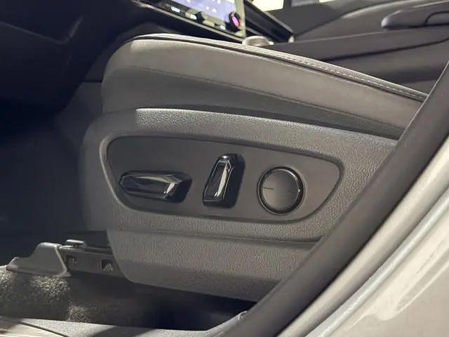 Lexus RZ
