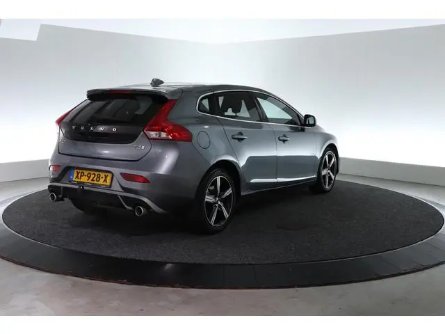 Volvo V40 1.5 T3 Polar+ Sport R-Design | TREKHAAK | PANO-DAK |