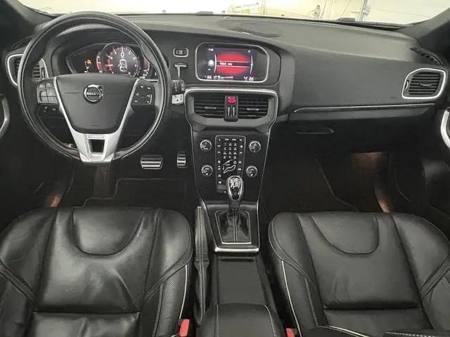 Volvo V40 1.5 T3 Polar+ Sport R-Design | TREKHAAK | PANO-DAK |