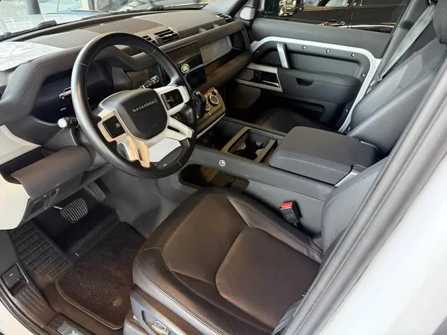 Land Rover Defender 130 3.0 P400 130 X-Dynamic SE 8-p ** Panodak ** Trekhaak ** Meridian ** Treeplan...