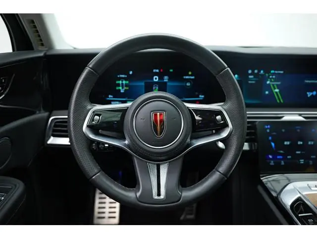 Hongqi E-HS9