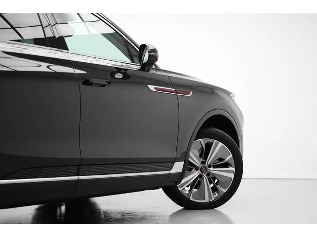 Hongqi E-HS9