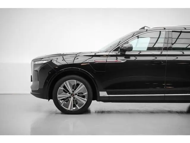 Hongqi E-HS9
