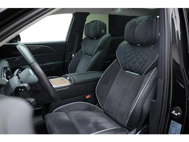 Hongqi E-HS9