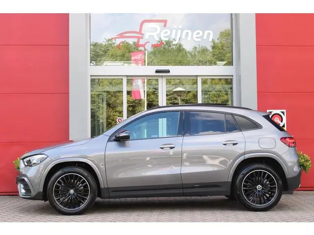 Mercedes-Benz GLA-klasse 250 e AMG Line | PANORAMISCH SCHUIF/KANTEL DAK | SFEER VERLICHTING | ELEKTR...