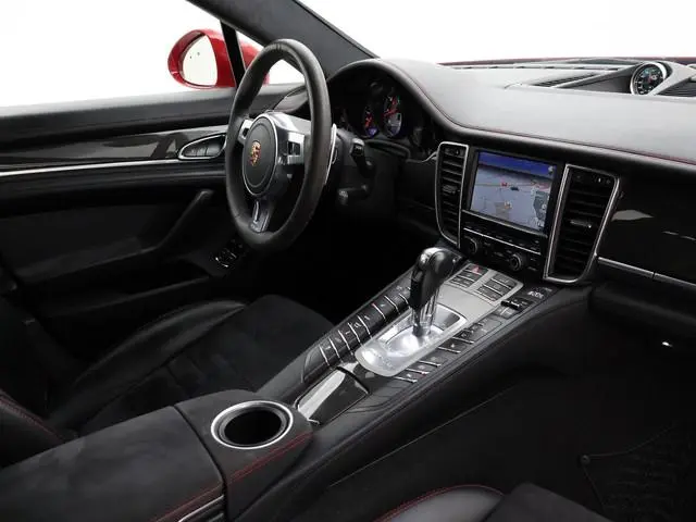 Porsche Panamera 4.8 V8 GTS 441 PK + 360 CAMERA | SCHUIFDAK | BOSE | 20 INCH | LUCHTVERING | SPORTUI...