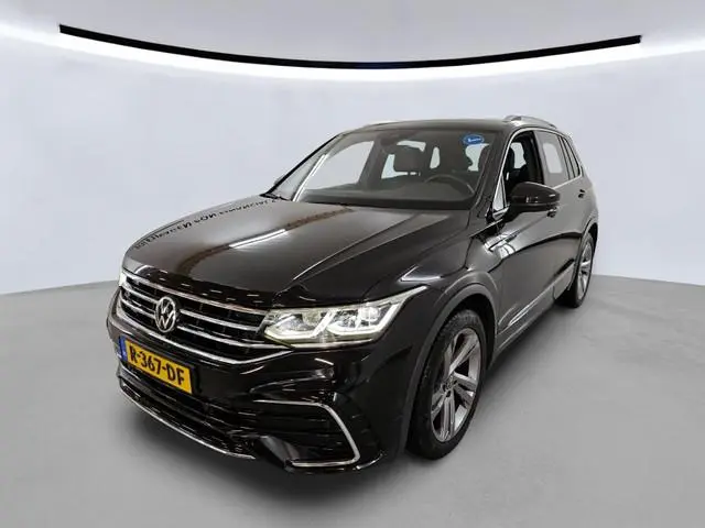 Volkswagen Tiguan 1.5 TSI 150pk DSG R-Line Business+ | Panoramadak | Trekhaak | Stoelverwarming | Ke...