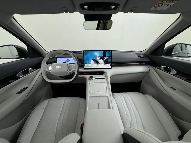 Geely E5