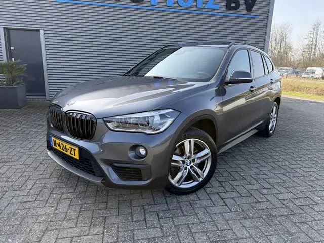 BMW X1 xDrive20i High Executive Leder Panoramadak Trekhaak 2000 KG Trekgewicht! LED Stoelverwarming...