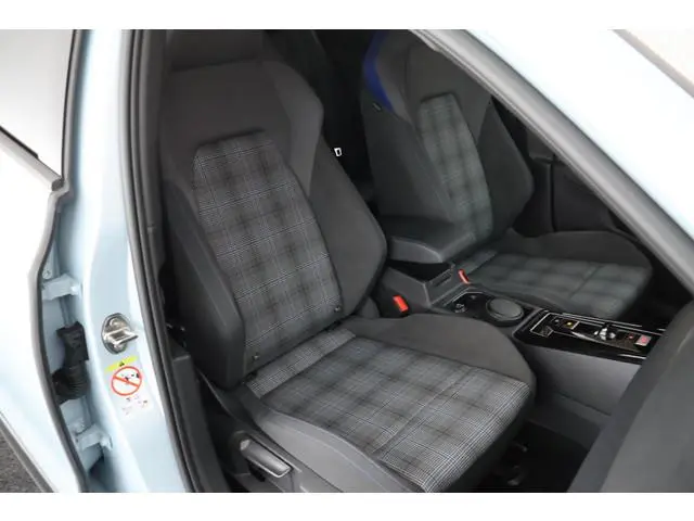 Volkswagen Golf 1.5 eHybrid GTE 272pk Black Style DCC Trekhaak Camera Stoelverwarming HUD Keyless Na...