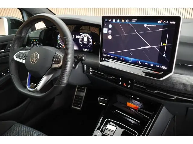 Volkswagen Golf 1.5 eHybrid GTE 272pk Black Style DCC Trekhaak Camera Stoelverwarming HUD Keyless Na...