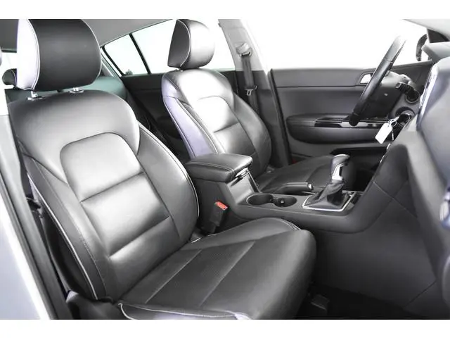 Kia Sportage 1.6 GDI DynamicLine *1ste Eigenaar*Leer*Navigatie*Trekhaak*4x Stoelverwarming*