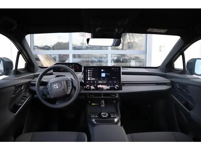 Toyota C-HR+ First Edition 77 kWh, Inruilpremie €3.000,- BSM, Apple Carplay/Android Auto, Stoel & St...