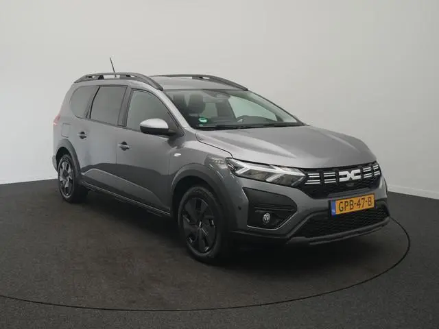 Dacia Jogger 1.6 Hybrid 140 Expression 7p. - All Season banden - Stoelverwarming -