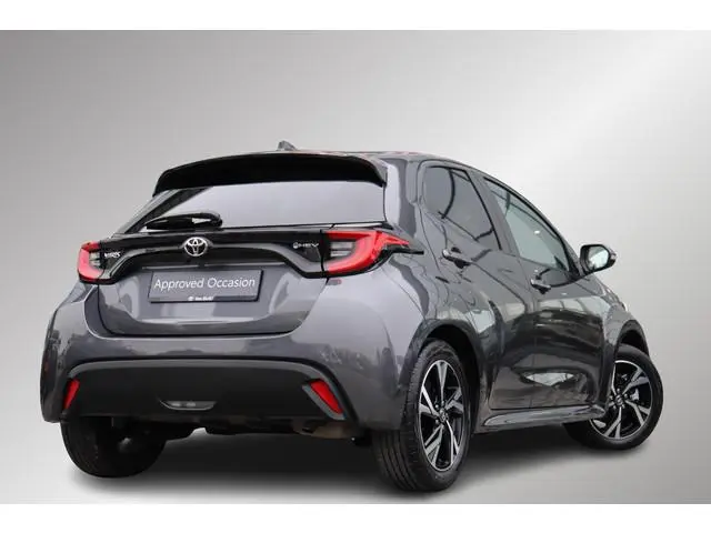 Toyota Yaris 1.5 Hybrid 115 Dynamic Limited, Parkeersensoren, Stoelverwarming, Apple Carplay / Andro...