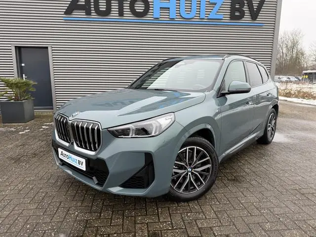 BMW X1 xDrive23i M Sport Panoramadak Trekhaak Head-Up Display Leder ACC Stoelverwarming Harman-Kardo...