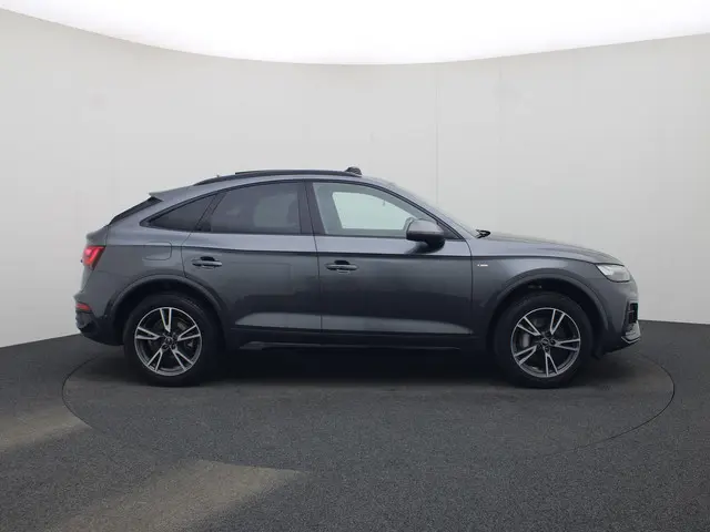 Audi Q5 Sportback 50 TFSIe 220kW/299PK S Line · Panoramadak · Trekhaak · 360°Camera · Head Up displa...