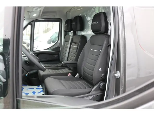 Iveco Daily 35S18 Hi-Matic L2 H2 Airco Navigatie Trekhaak Digitaal Dashboard (Voorraad in de Wal)