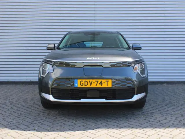Kia Niro EV Light Edition 64.8 kWh | Camera | Cruise adapt. | Clima | 17" LM | Navi | Keyless | All...