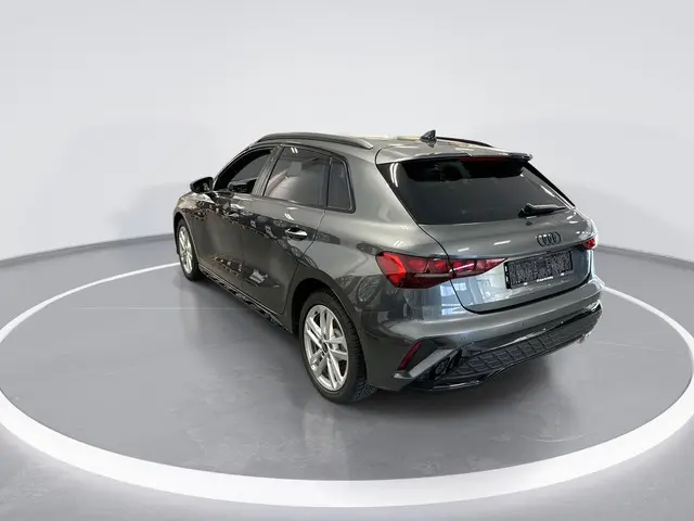 Audi A3 Sportback 45 TFSIe 272pk S-tronic S edition Competition · Camera · Sonos Audio · Elektrische...