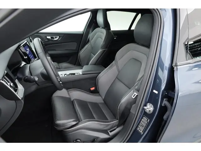 Volvo V60 2.0 B4 Ultra Dark | Pano | HUD | 360cam | Memory | Google info. | Pilot Assist | Stoel- St...