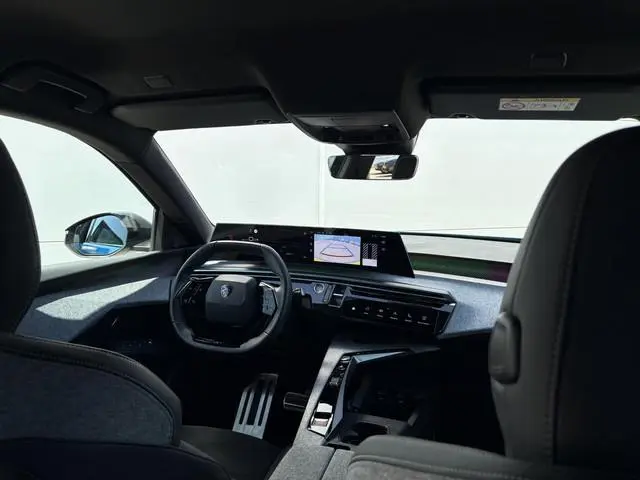 Peugeot e-3008