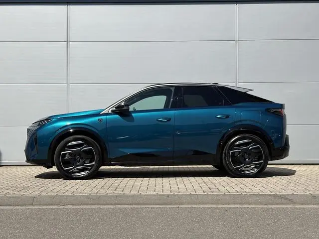 Peugeot e-3008 GT Avantage 210 73 kWh | Stoelverwarming | Camera | Adaptieve Cruise Control | Apple...
