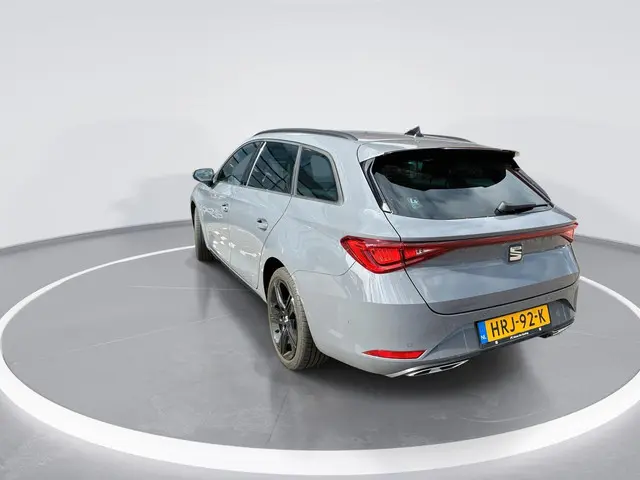 SEAT Leon Sportstourer 1.5 TSI e-Hybrid 204pk DSG FR Business  · Camera · Matrix LED · Inklap. Trekh...
